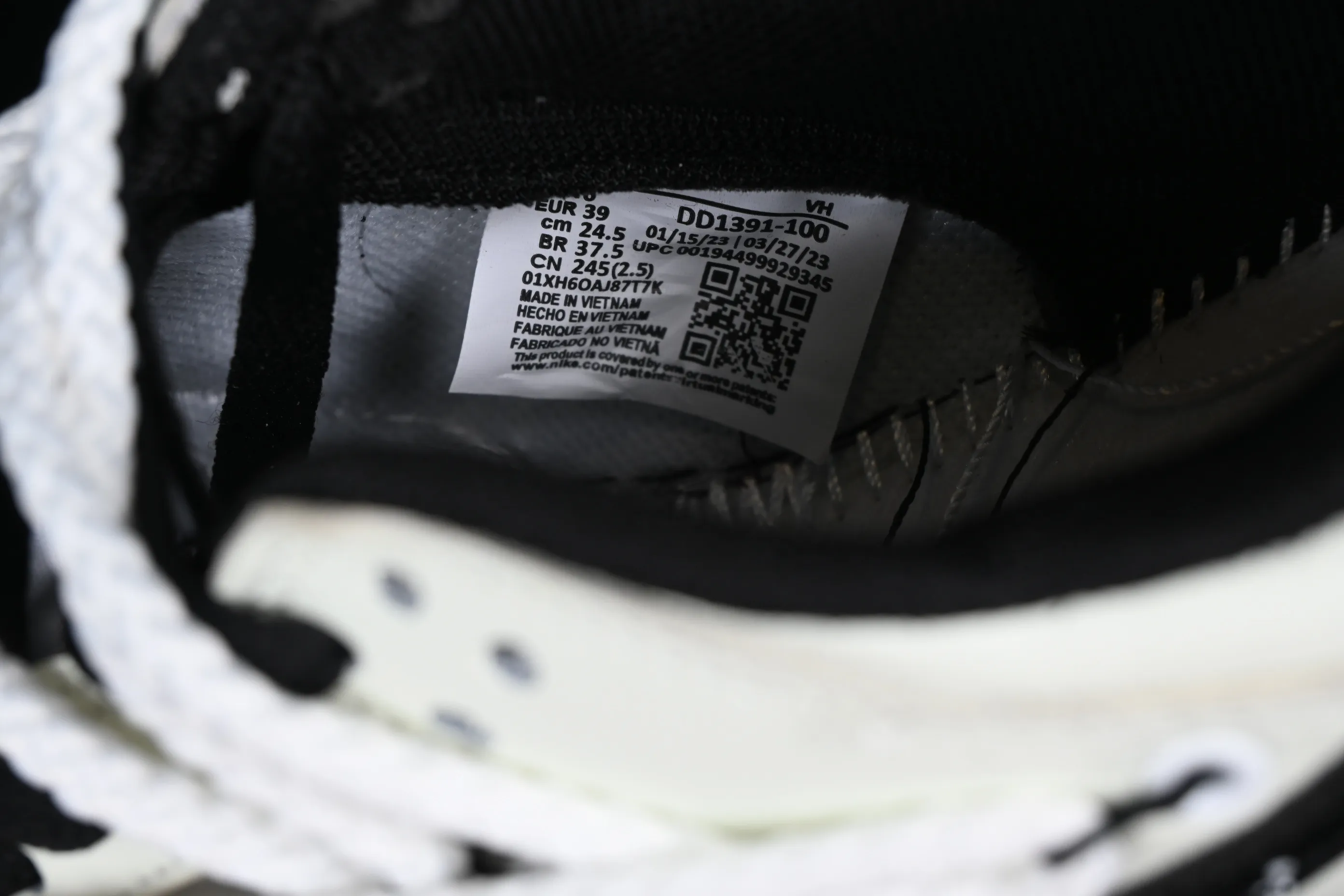 All categories Nk SB Dunk series Nk SB Dunk Low low-top sneakers Nk Dunk Low Panda Prank Love Smiley Face Panda Splash Ink SB strap low-top casual sneakers DD1391-100